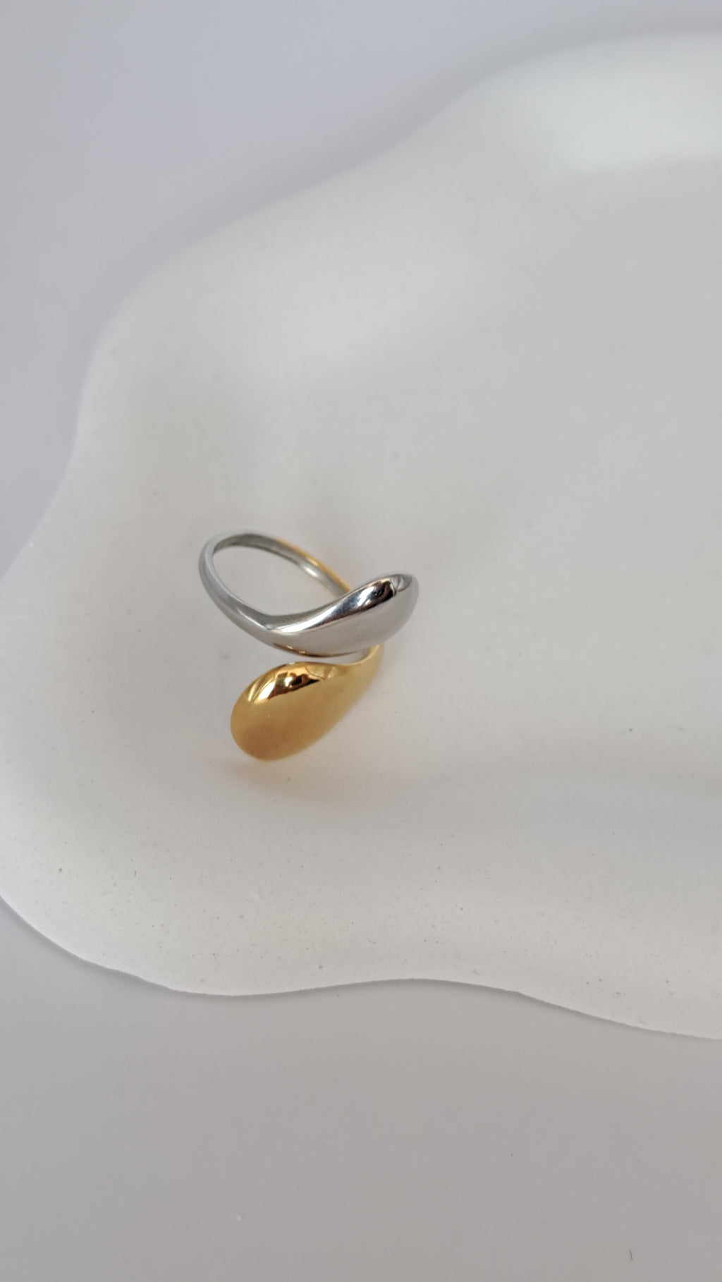 Anillo de acero inoxidable gotas bicolor
