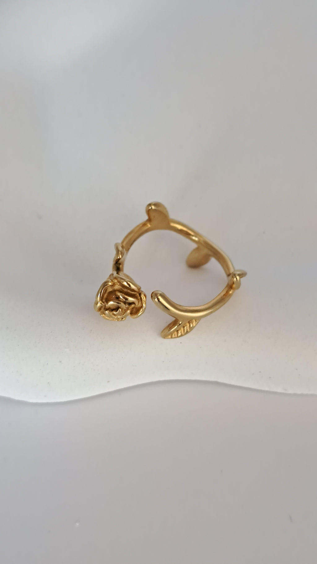 Anillo rosa del dragón dorado de acero quirúrgico