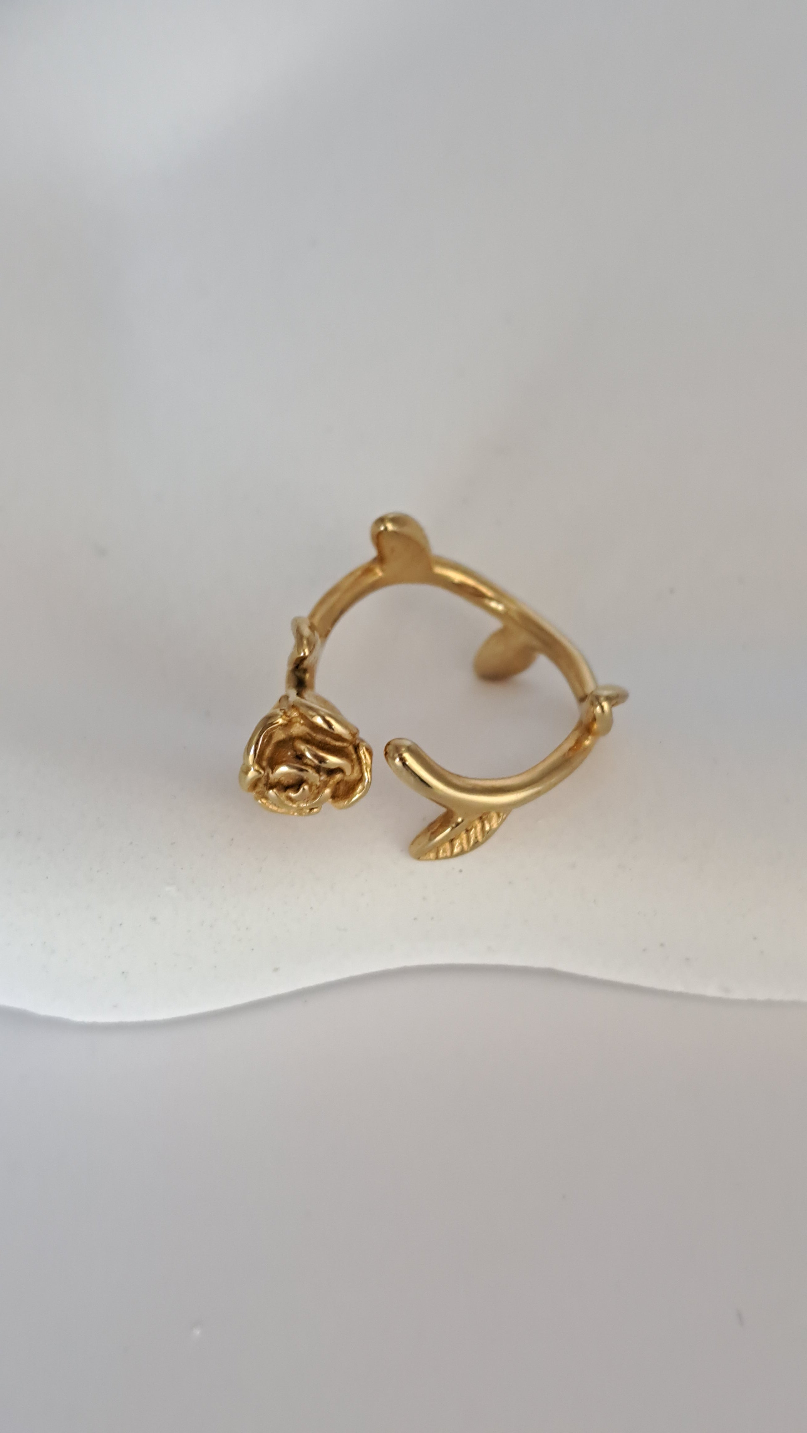 Anillo rosa del dragón dorado de acero quirúrgico