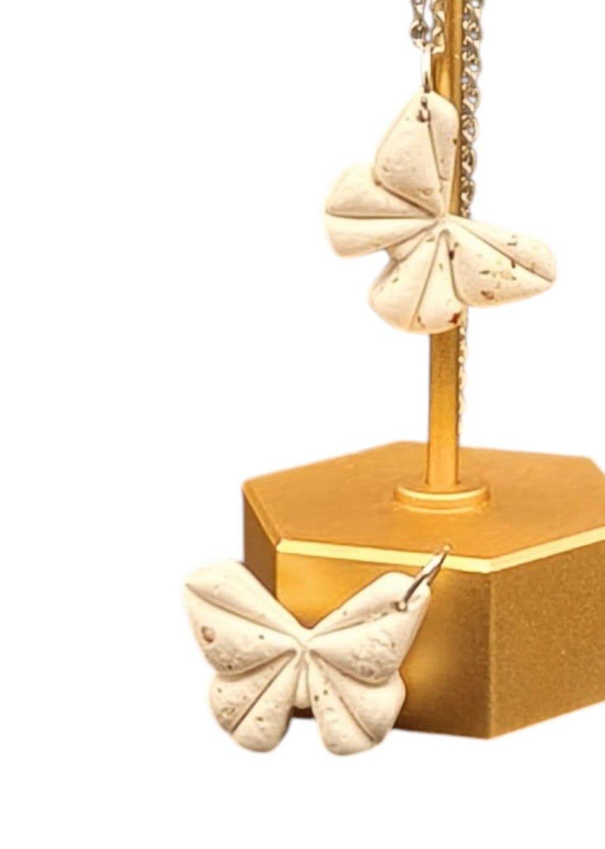 Conjunto de pendientes, colgante y charm mariposa blanca y acero 316