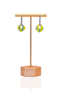 Pendiente charm geométrico de rayas y aro rectangular de acero